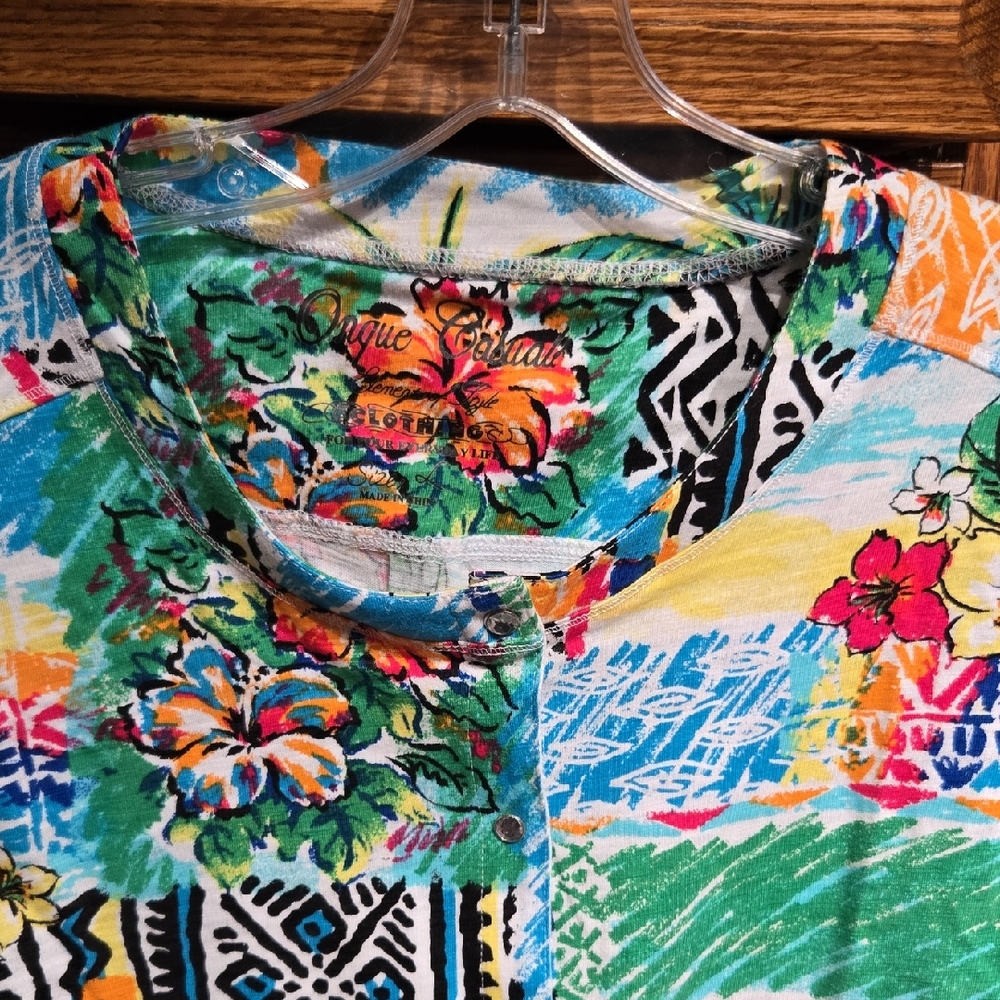 Onque Casual~Colorful Tropical Print~Snap Down Front 2 Side Pockets